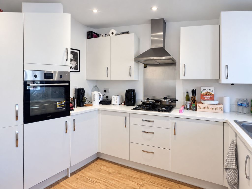 Property photo 3 of 17 Kitchen 1