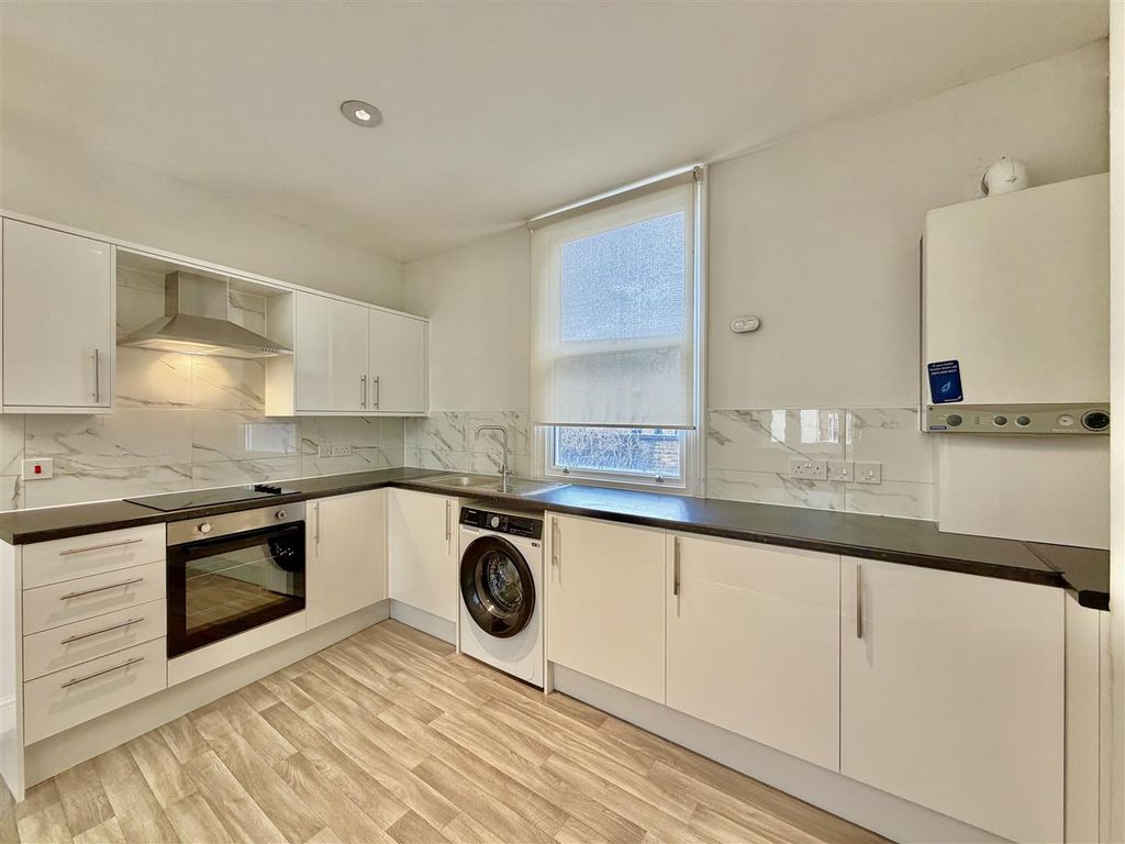 Property photo 1 of 9 Kitchen