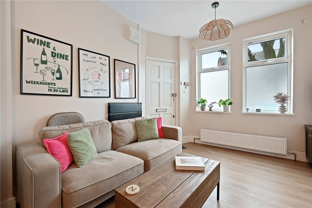 Property photo 3 of 7 Picture No. 06