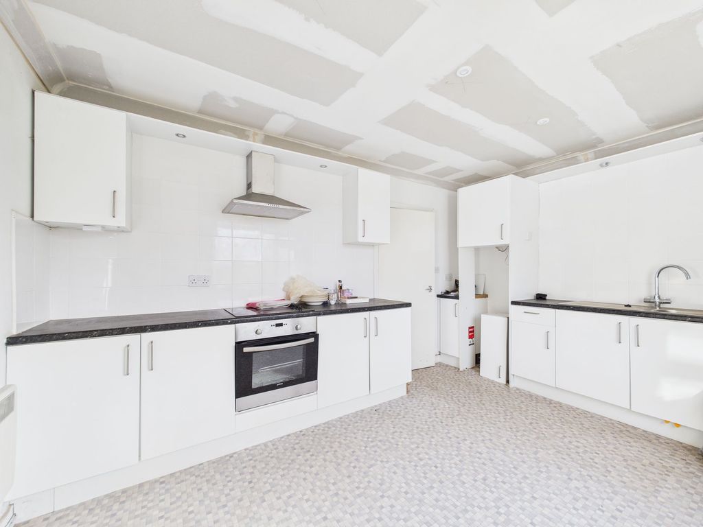 Property photo 3 of 14 Kitchen