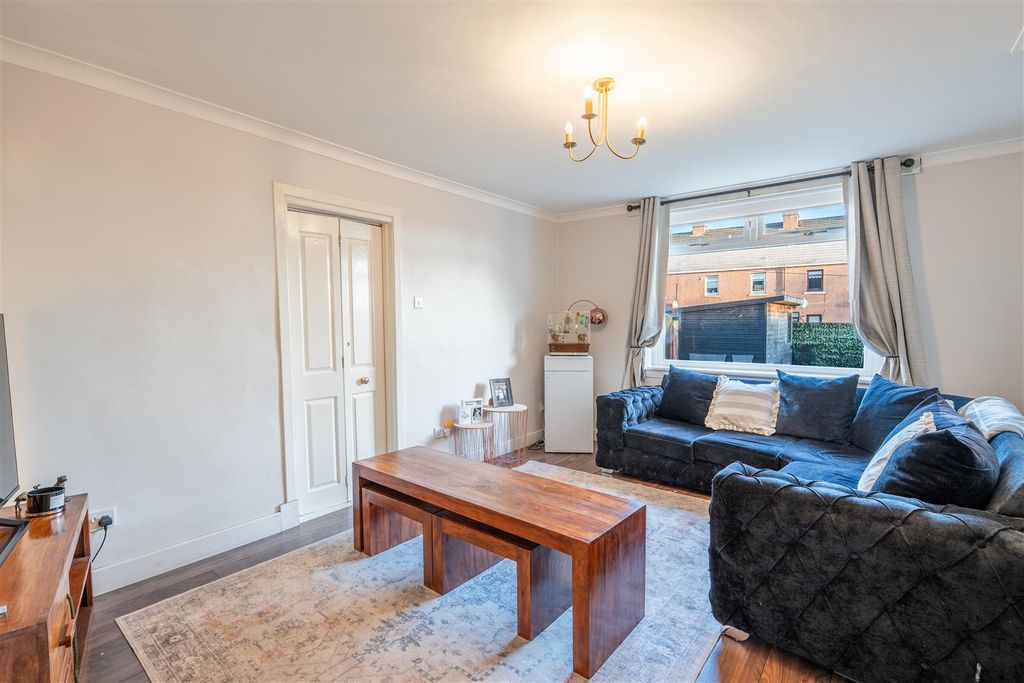 Property photo 2 of 18 Lounge.Jpg