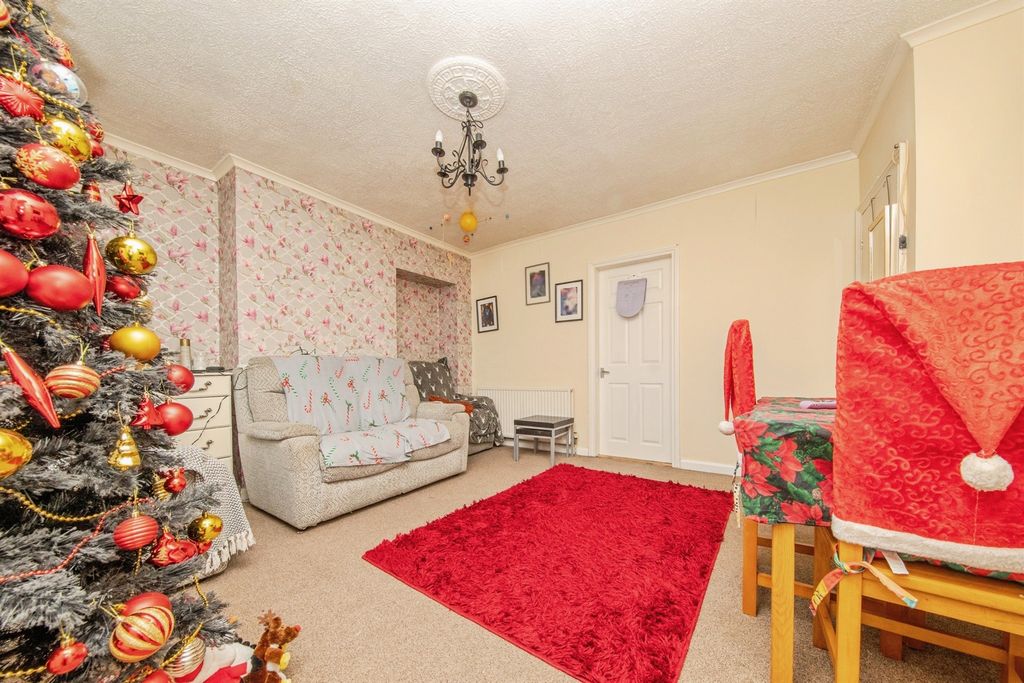 Property photo 3 of 11