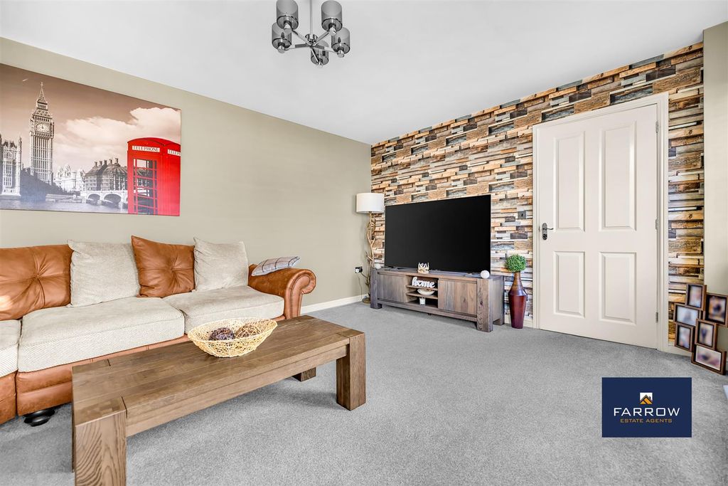 Property photo 3 of 35 Living Room