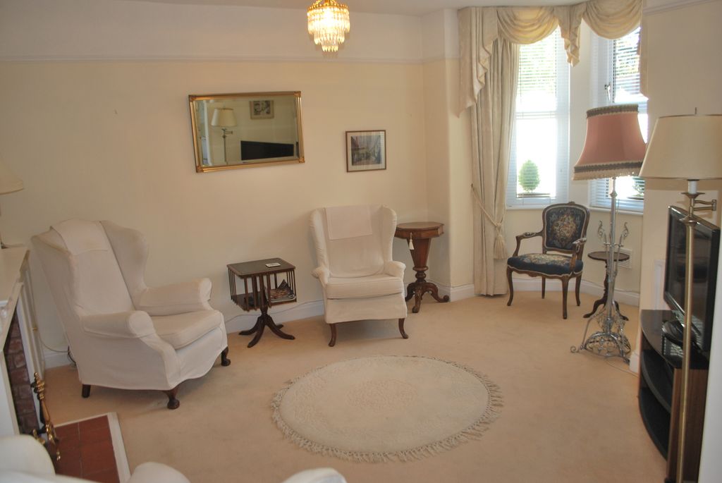 Property photo 2 of 10 Lounge