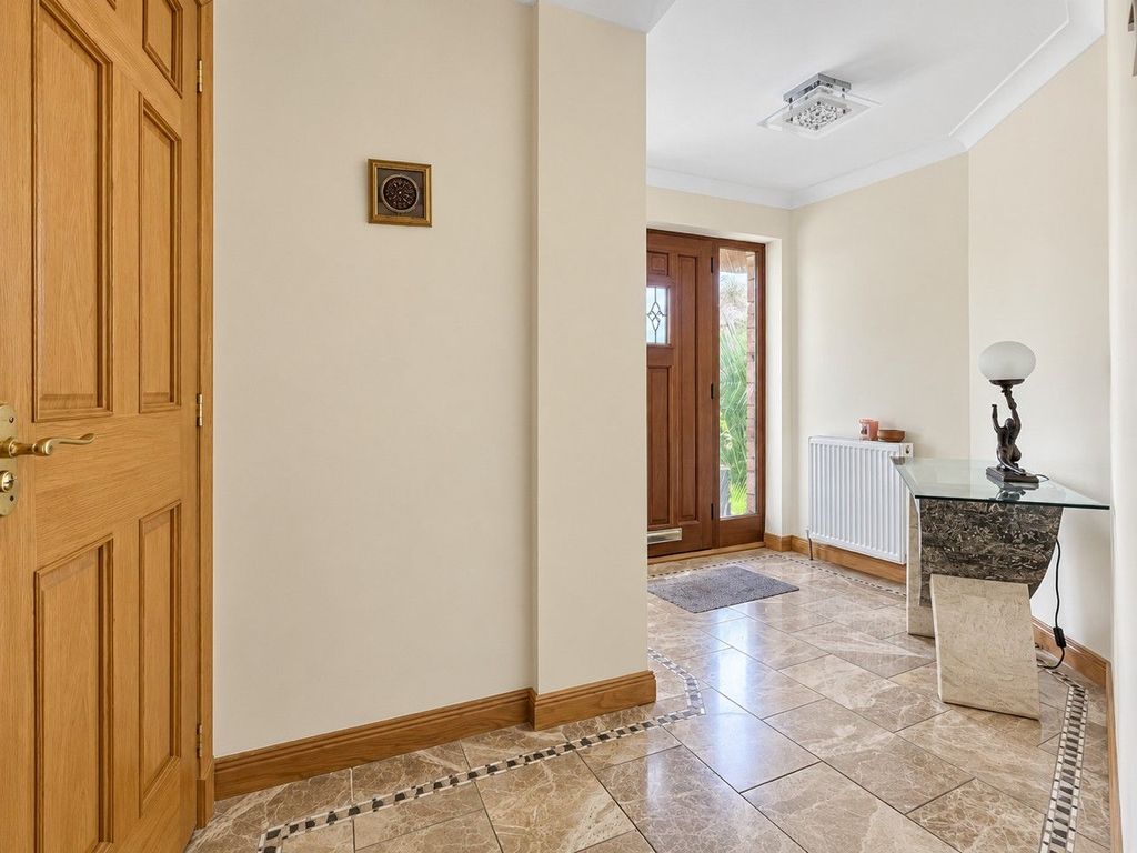 Property photo 3 of 43