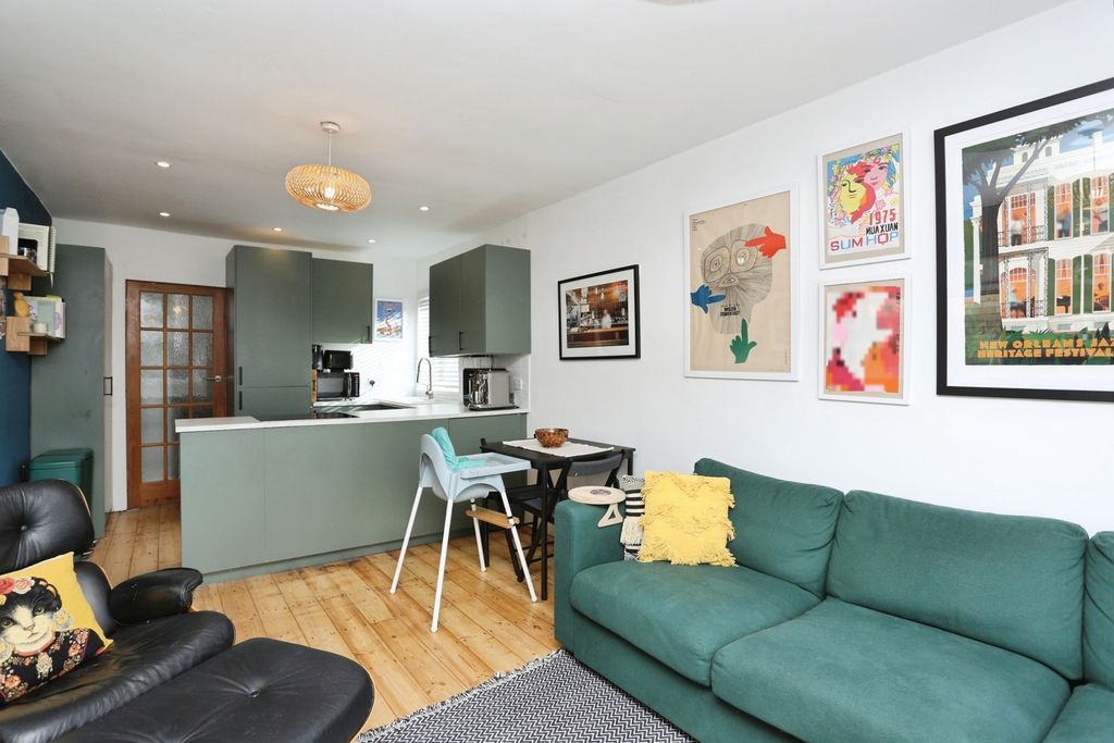 Property photo 3 of 16 Pbox-Img.Jpg