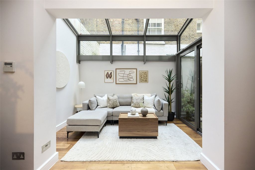 Property photo 2 of 24 Picture No. 01