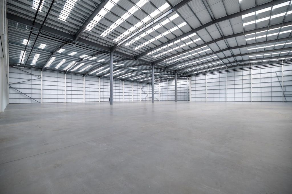 Property photo 2 of 12 Poyle 80 Warehouse .Jpg