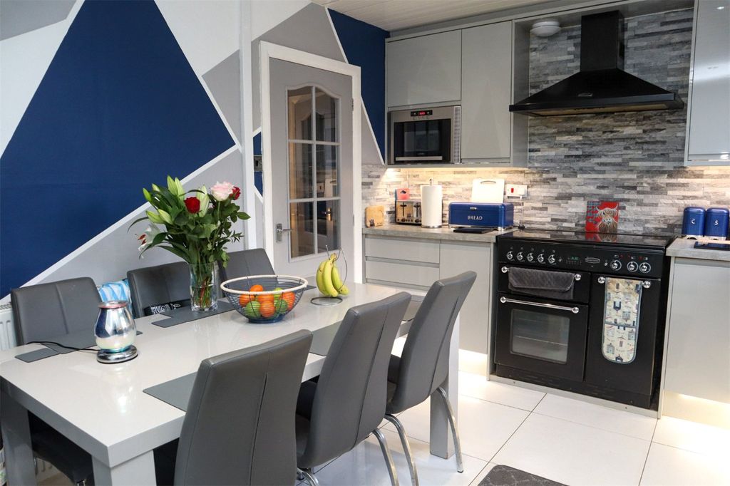 Property photo 2 of 17 Kitchen