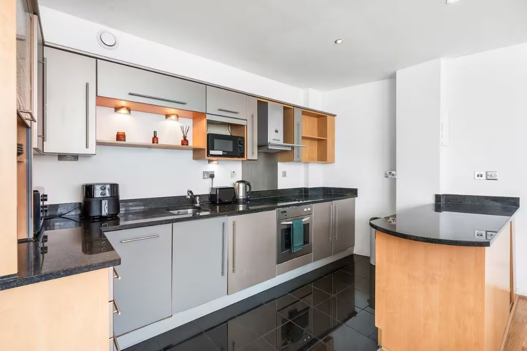 Property photo 1 of 10 7