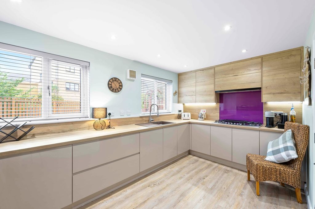 Property photo 2 of 20 Kitchen