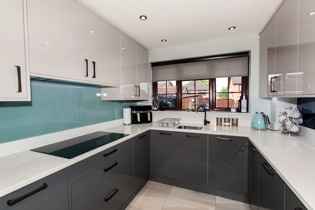 Property photo 2 of 54