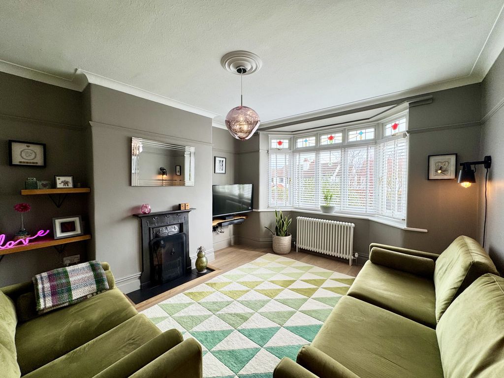 Property photo 2 of 20