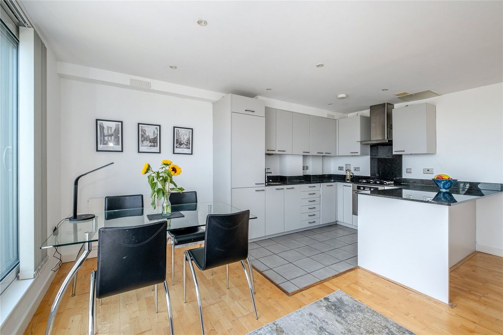 Property photo 3 of 18 Picture No. 06