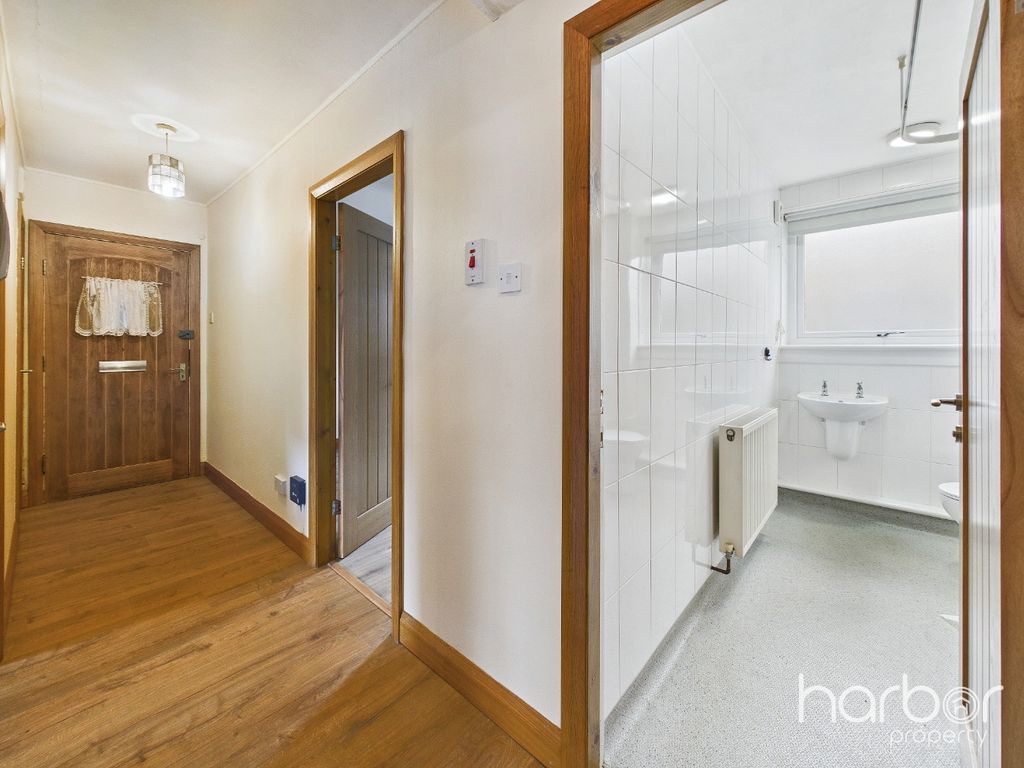 Property photo 2 of 18 5066903