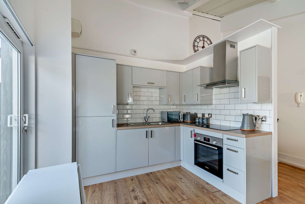 Property photo 3 of 14 Kitchen