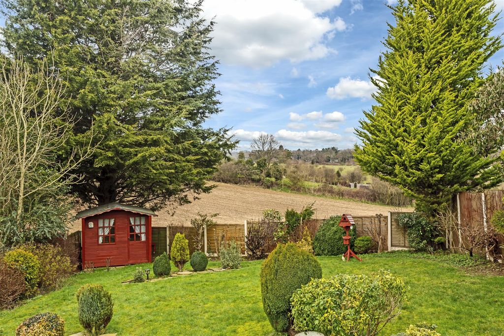 Property photo 3 of 11 Bungalow-Green-Lane-Lower-Kingswood-108.Jpg