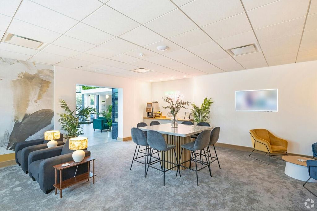 Property photo 3 of 9 Element - Business Lounge.Jpg