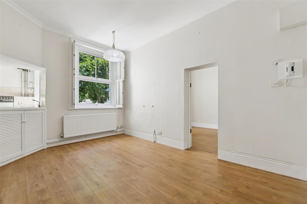 Property photo 2 of 11 Burlington Court, W4 - For Sale