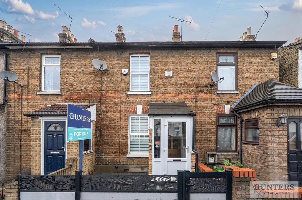 Property photo 1 of 17 External