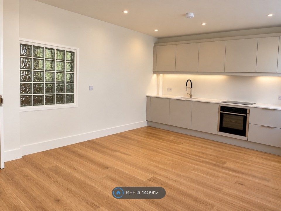 Property photo 3 of 9 Modern And Fully Fitted Kitchen