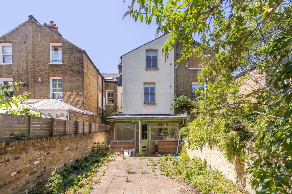Property photo 2 of 11