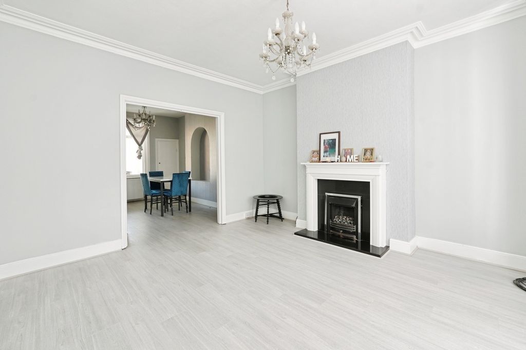 Property photo 3 of 19 Pbox-Img.Jpg