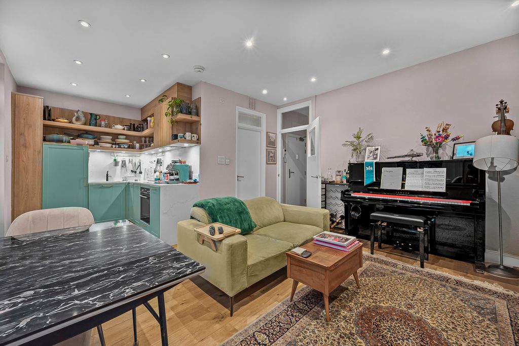 Property photo 3 of 13 Picture No. 10