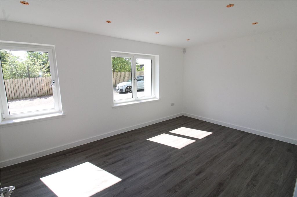 Property photo 2 of 18 Lounge