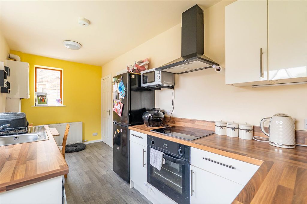 Property photo 3 of 17 Kitchen/Diner