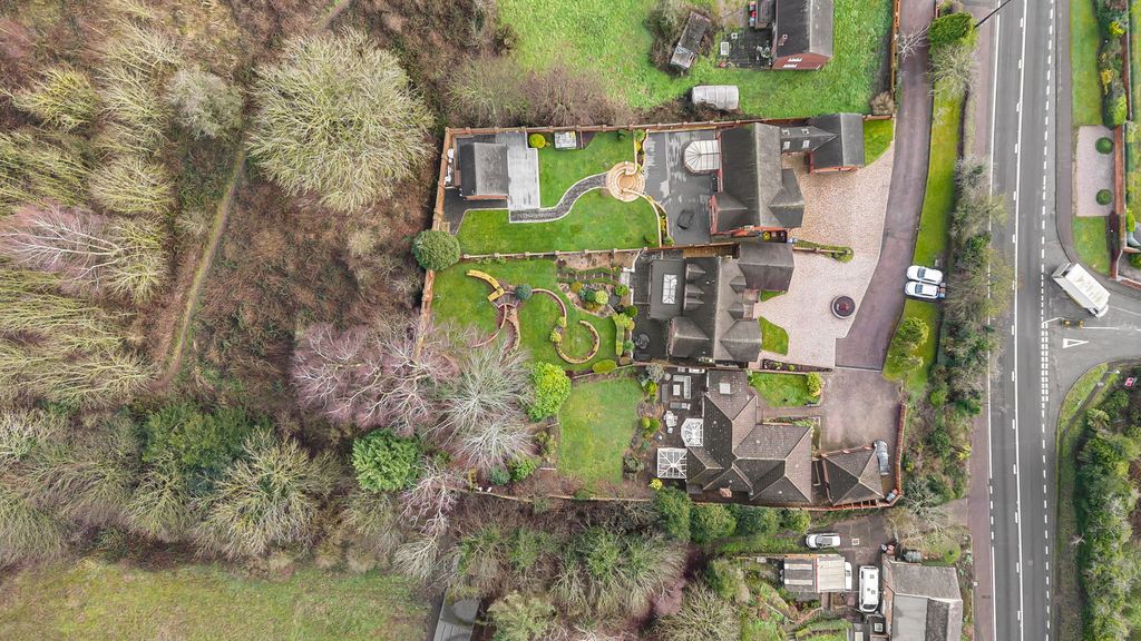 Property photo 2 of 39