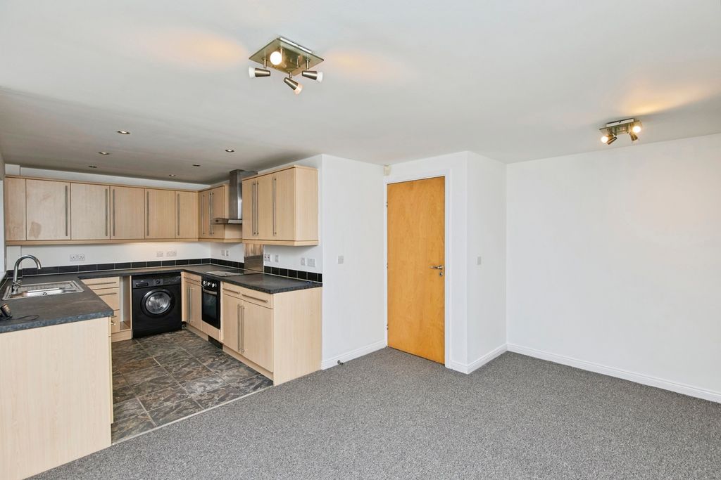 Property photo 3 of 16 Lounge Kitchen