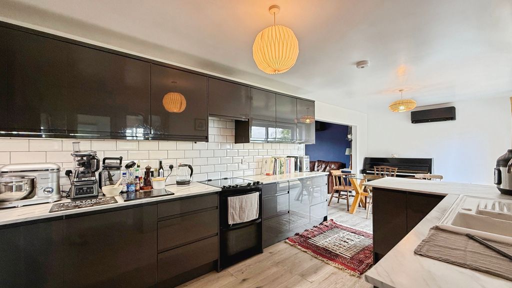 Property photo 3 of 18 Kitchen/Dining Room
