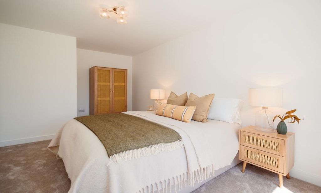 Property photo 1 of 8 Dandara - Zoopla -