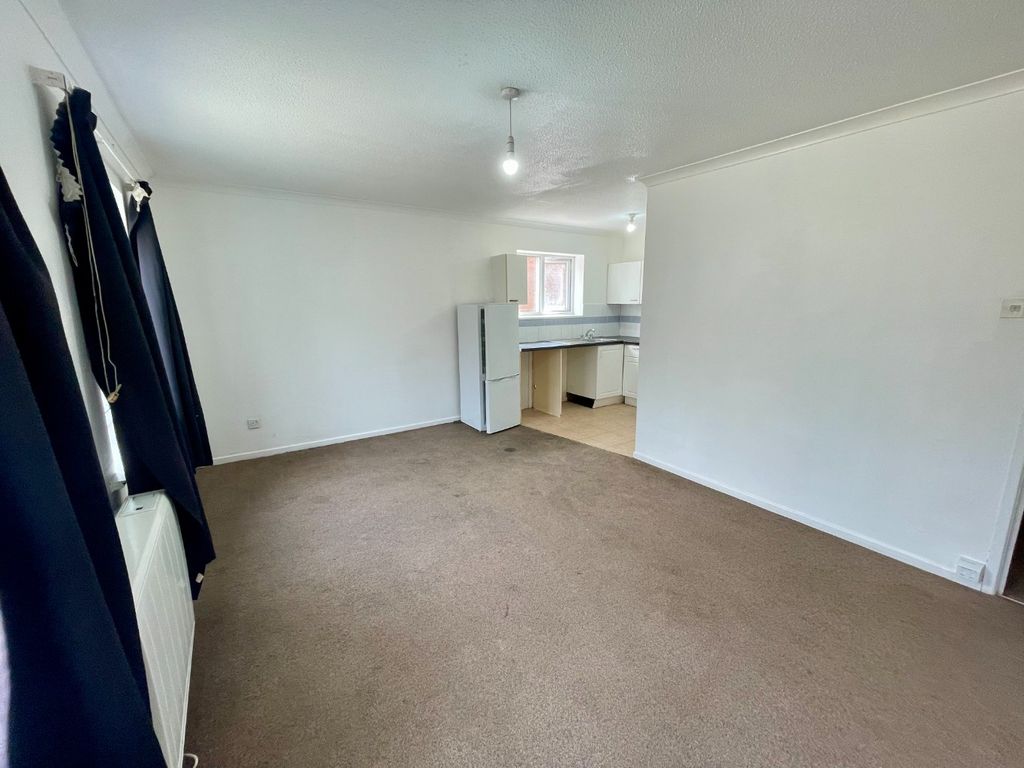 Property photo 3 of 7 4386622