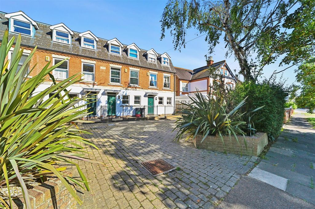 Property photo 1 of 23 Outside - Front