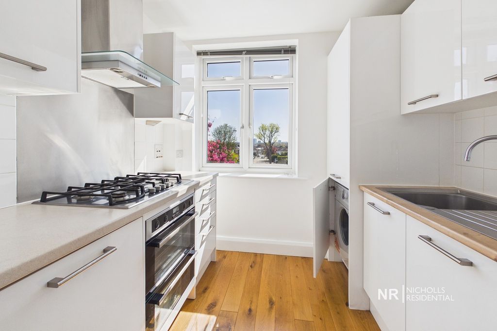 Property photo 3 of 12 Kitchen