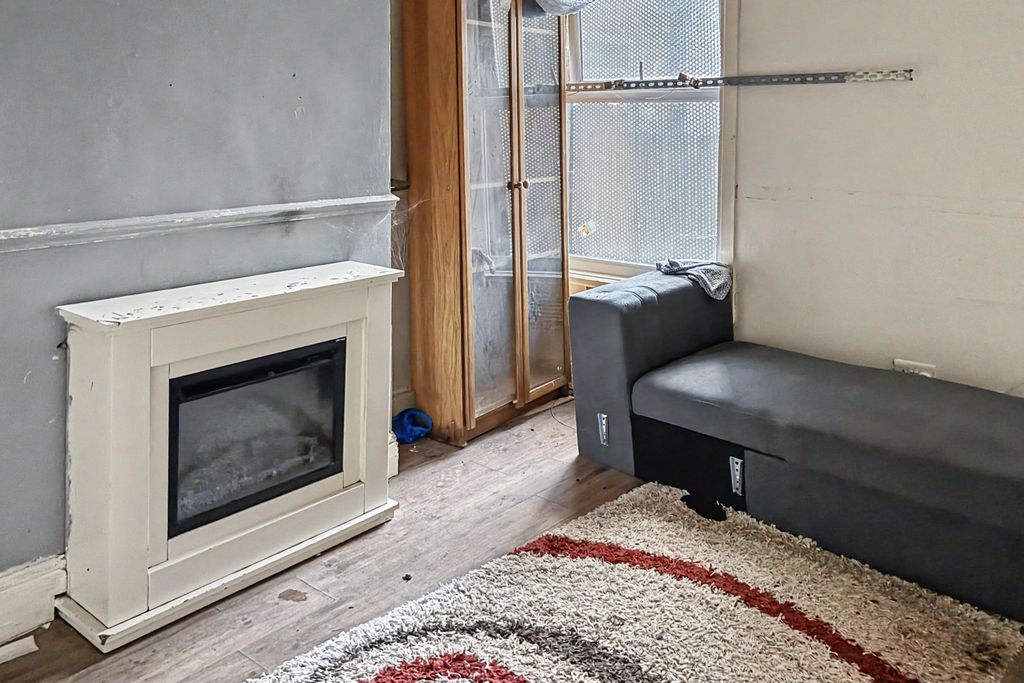 Property photo 3 of 12 66 Albert Road, Handsworth, Birmingham, West Midlands, B21 9Jy