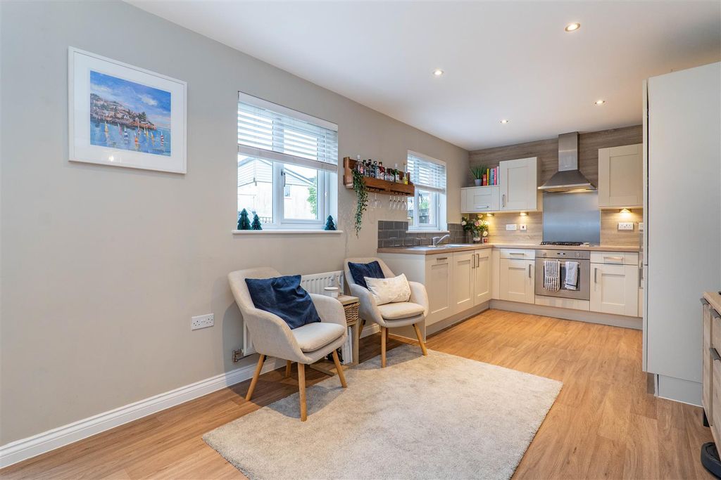 Property photo 3 of 33 Kitchen/Diner