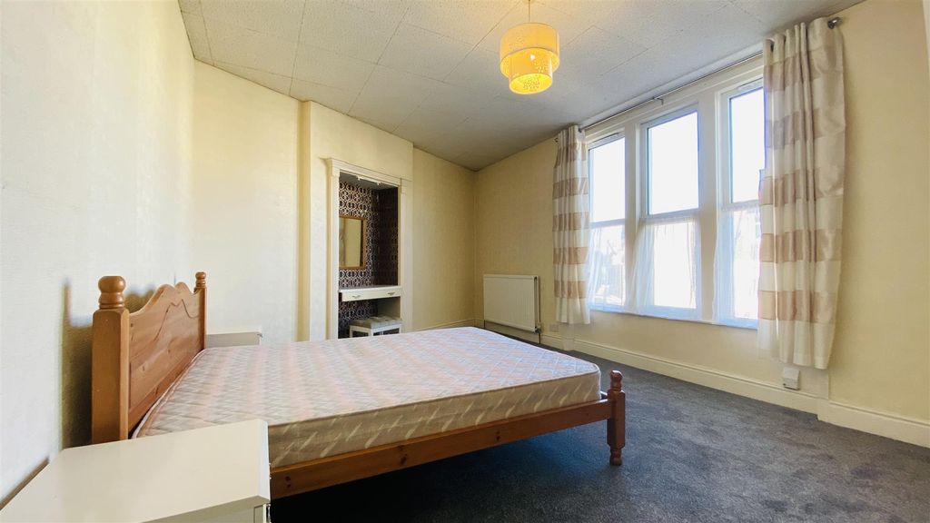 Property photo 3 of 19 Bedroom1