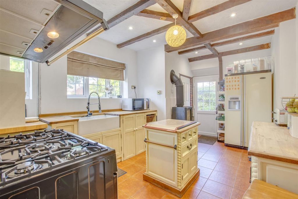 Property photo 3 of 14 Kitchen