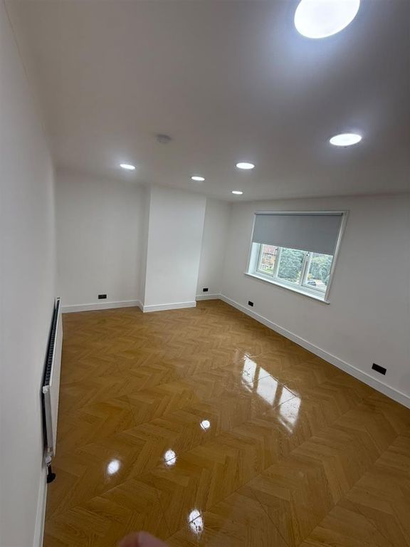 Property photo 2 of 12 1000692986.Jpg