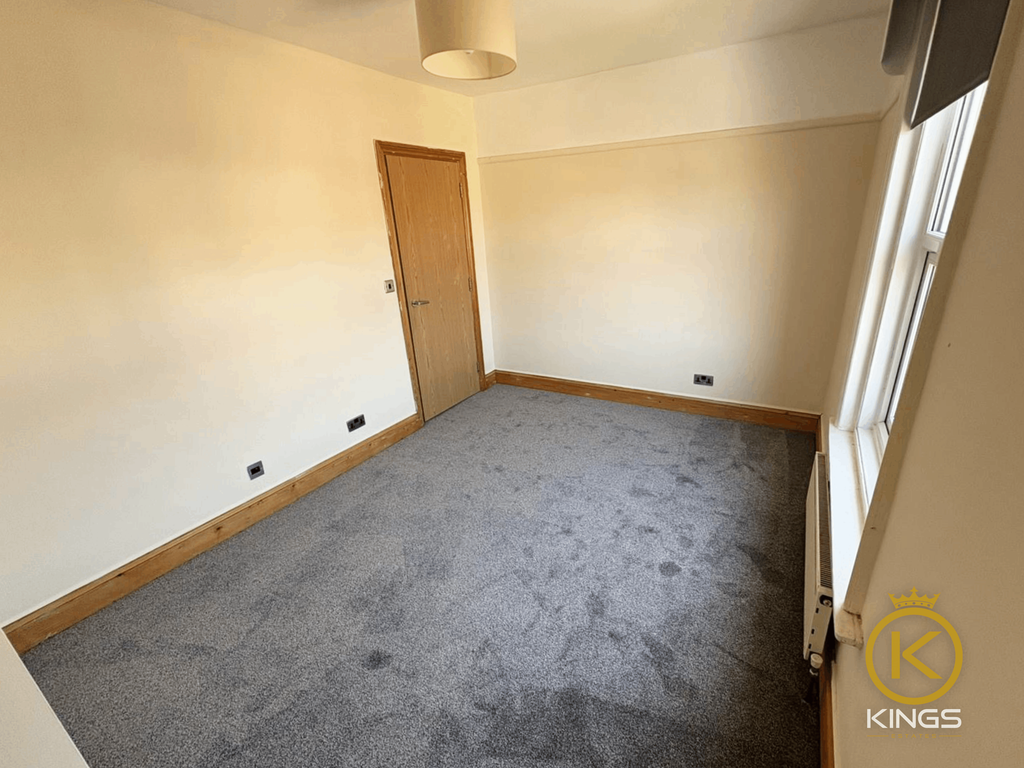 Property photo 3 of 7 18A Elphinstone Road (2)