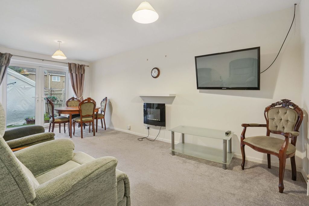 Property photo 2 of 8 Sitting/Dining Room