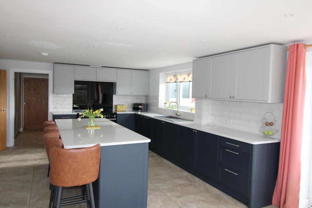 Property photo 3 of 39