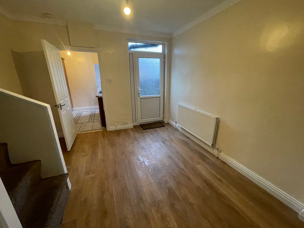 Property photo 3 of 9 Dining Room