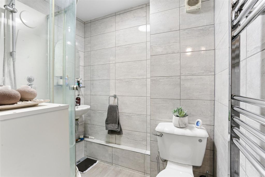 Property photo 3 of 14 1781449460 - 102 Culvers Retreat, Sm5 - 1.Jpg