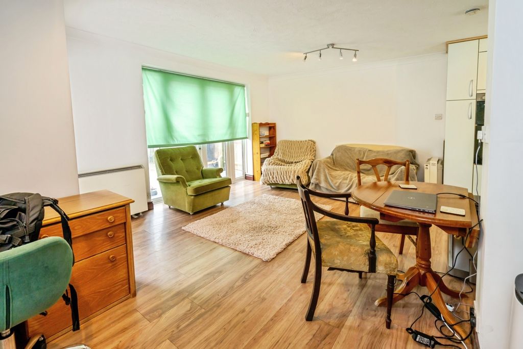 Property photo 2 of 11 Pbox-Img.Jpg