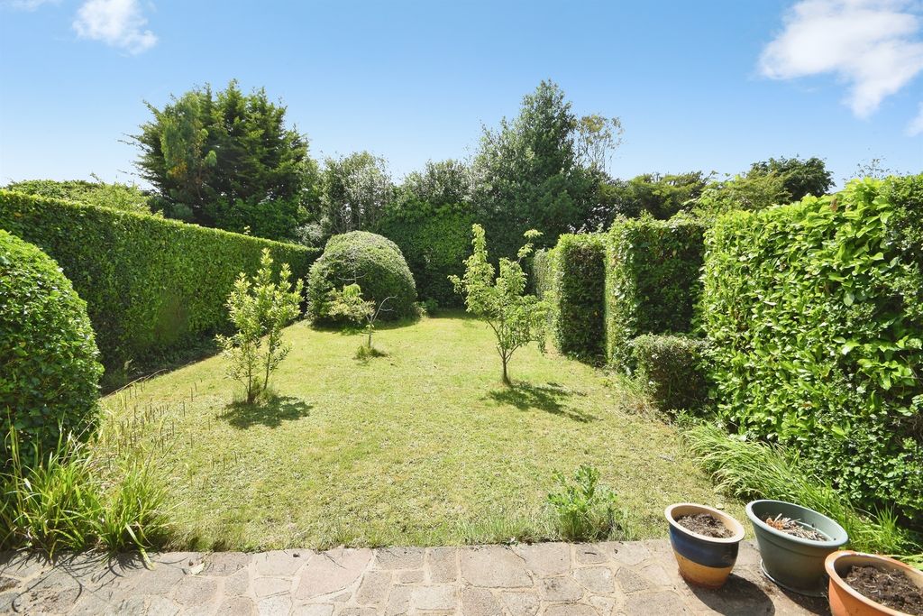 Property photo 2 of 20