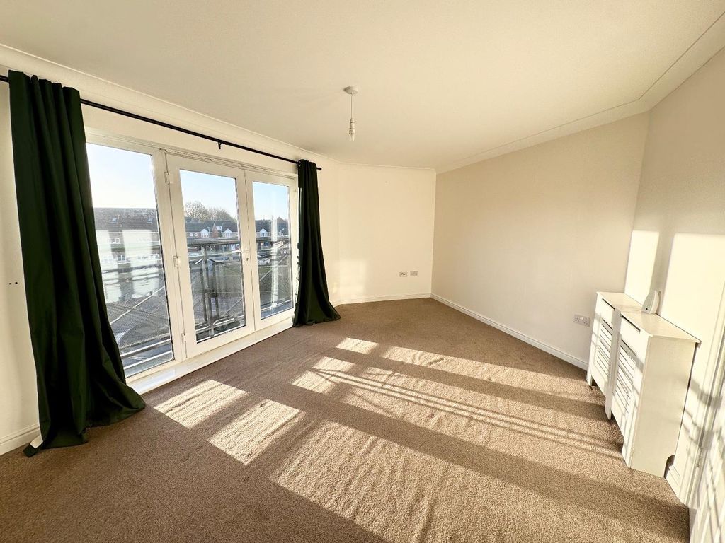 Property photo 3 of 7 Lounge